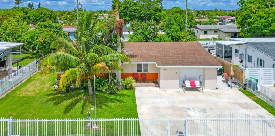 House in Homestead, Florida 3 bedrooms, 107.86 sq.m. № 1786981
