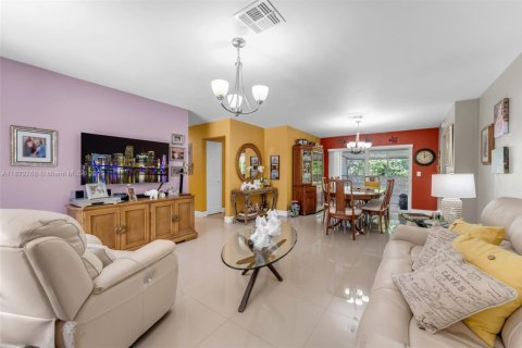 House in Homestead, Florida 3 bedrooms, 107.86 sq.m. № 1786981 - photo 6