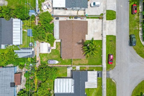 House in Homestead, Florida 3 bedrooms, 107.86 sq.m. № 1786981 - photo 22