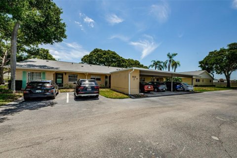 House in Clearwater, Florida 2 bedrooms, 86.86 sq.m. № 1750249 - photo 1