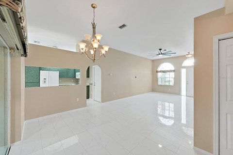 Villa ou maison à vendre à New Port Richey, Floride: 2 chambres, 107.86 m2 № 1881087 - photo 12
