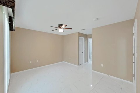 Villa ou maison à vendre à New Port Richey, Floride: 2 chambres, 107.86 m2 № 1881087 - photo 15