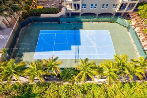 Condo in Hallandale Beach, Florida, 2 bedrooms  № 1868377 - photo 12