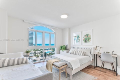 Condo in Hallandale Beach, Florida, 2 bedrooms  № 1868377 - photo 26