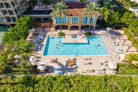 Condo in Hallandale Beach, Florida, 2 bedrooms  № 1868377 - photo 7