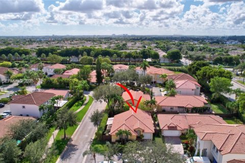 Дом в Дорал, Флорида 3 спальни, 121.52м2 № 2033461