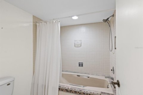 Copropriété à vendre à Clearwater, Floride: 3 chambres, 129.13 m2 № 2195890 - photo 28
