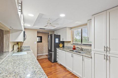 Copropriété à vendre à Clearwater, Floride: 3 chambres, 129.13 m2 № 2195890 - photo 11