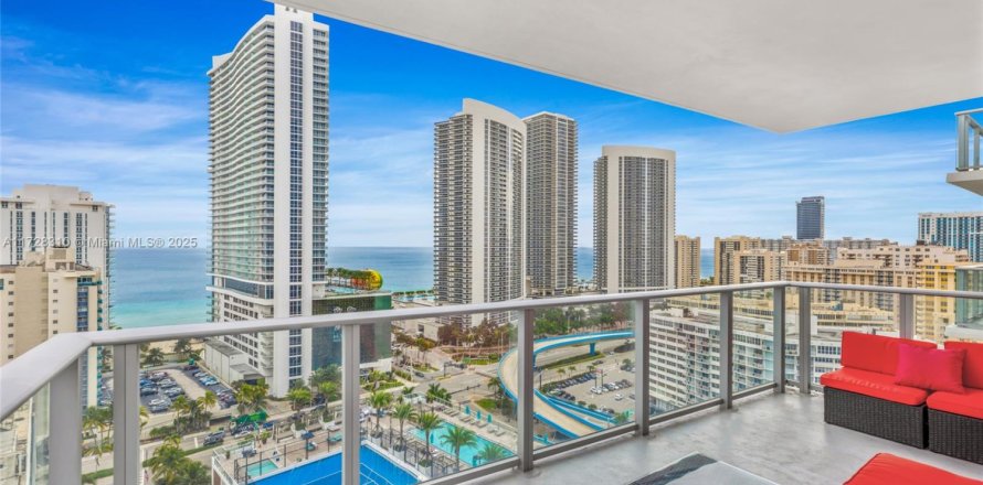 Hotel en Hollywood, Florida 2 dormitorios, 99.87 m2 № 2304311