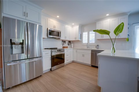 Купить коммерческую недвижимость в Форт-Лодердейл, Флорида 152.55м2, № 2009767 - фото 3