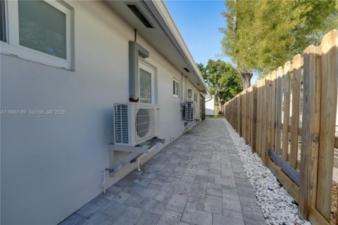 Купить коммерческую недвижимость в Форт-Лодердейл, Флорида 152.55м2, № 2009767 - фото 26