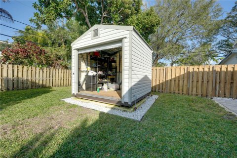 Купить коммерческую недвижимость в Форт-Лодердейл, Флорида 152.55м2, № 2009767 - фото 21