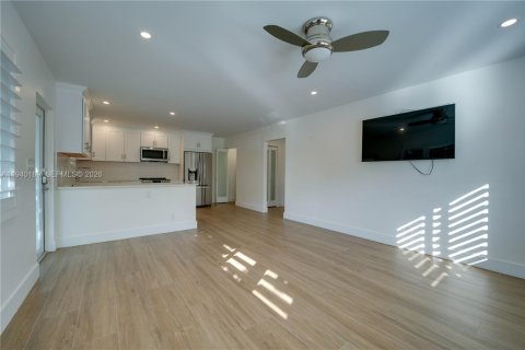 Купить коммерческую недвижимость в Форт-Лодердейл, Флорида 152.55м2, № 2009767 - фото 30