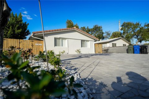 Купить коммерческую недвижимость в Форт-Лодердейл, Флорида 152.55м2, № 2009767 - фото 1