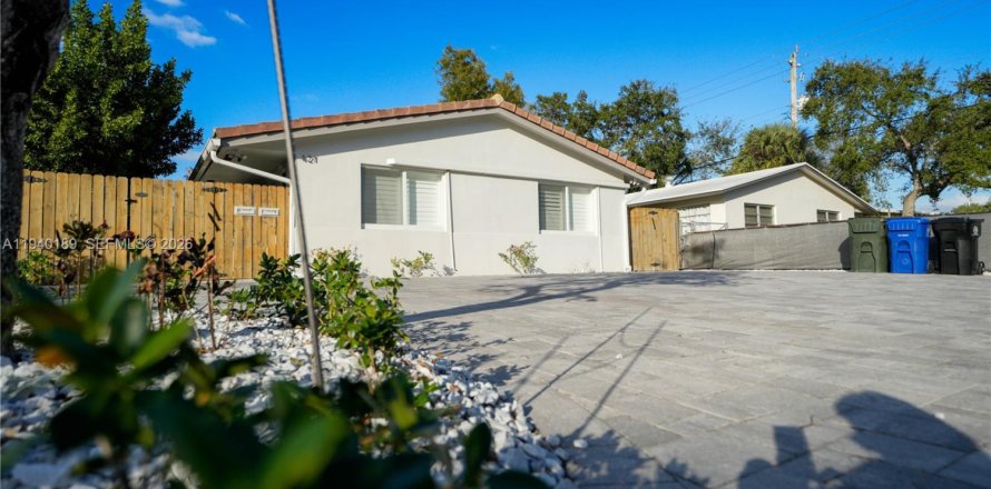 Коммерческая недвижимость в Форт-Лодердейл, Флорида 152.55м2 № 2009767