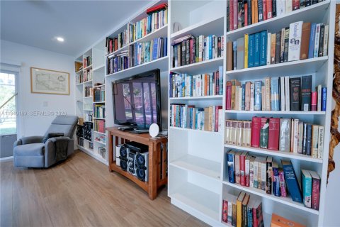 Купить коммерческую недвижимость в Форт-Лодердейл, Флорида 152.55м2, № 2009767 - фото 4