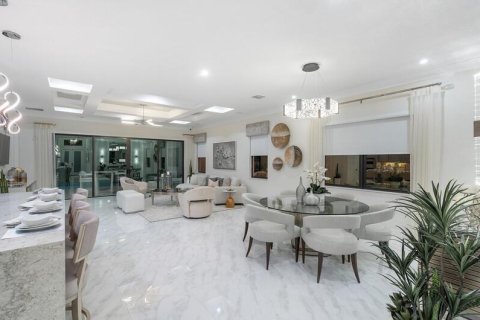 House in Palm Beach Gardens, Florida 4 bedrooms, 237.09 sq.m. № 2146385 - photo 25
