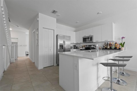 House in Miami, Florida 3 bedrooms, 143.53 sq.m. № 2080112 - photo 15