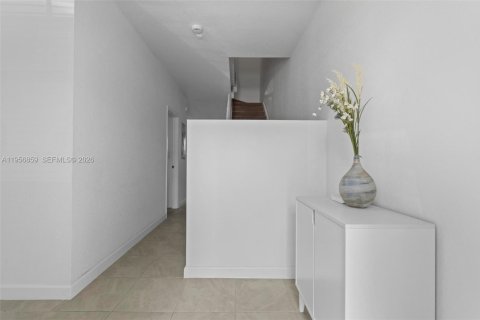 House in Miami, Florida 3 bedrooms, 143.53 sq.m. № 2080112 - photo 3