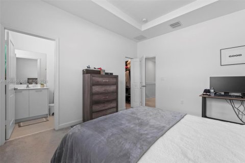 House in Miami, Florida 3 bedrooms, 143.53 sq.m. № 2080112 - photo 27