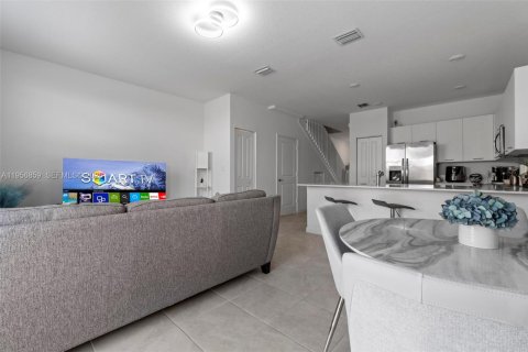 House in Miami, Florida 3 bedrooms, 143.53 sq.m. № 2080112 - photo 20