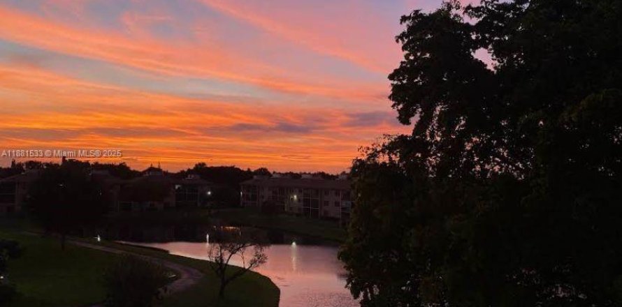 Кондоминиум с 2 спальнями в Лодерхилл, Флорида № 1932033