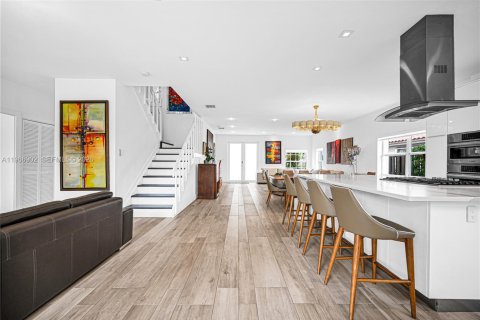 Villa ou maison à louer à Doral, Floride: 6 chambres, 275.46 m2 № 2028774 - photo 13