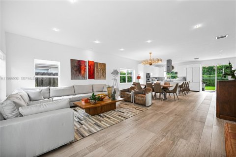 Villa ou maison à louer à Doral, Floride: 6 chambres, 275.46 m2 № 2028774 - photo 17