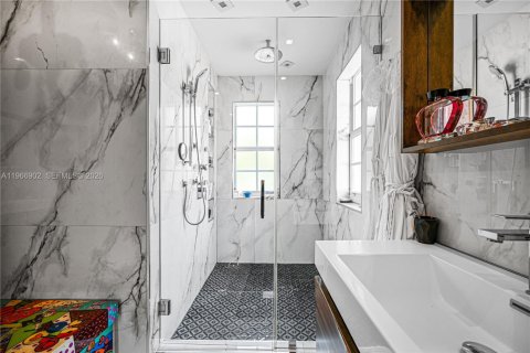 Villa ou maison à louer à Doral, Floride: 6 chambres, 275.46 m2 № 2028774 - photo 29