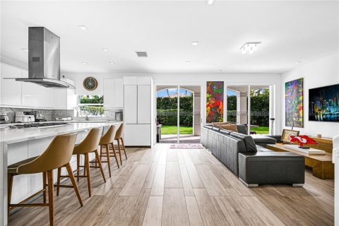 Villa ou maison à louer à Doral, Floride: 6 chambres, 275.46 m2 № 2028774 - photo 14