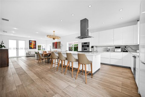 Villa ou maison à louer à Doral, Floride: 6 chambres, 275.46 m2 № 2028774 - photo 9