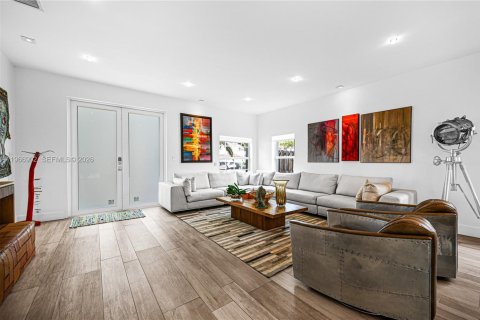 Villa ou maison à louer à Doral, Floride: 6 chambres, 275.46 m2 № 2028774 - photo 16