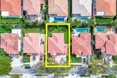 Villa ou maison à louer à Doral, Floride: 6 chambres, 275.46 m2 № 2028774 - photo 4