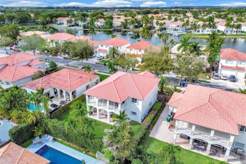 Villa ou maison à louer à Doral, Floride: 6 chambres, 275.46 m2 № 2028774 - photo 5