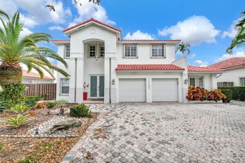 Villa ou maison à louer à Doral, Floride: 6 chambres, 275.46 m2 № 2028774 - photo 8