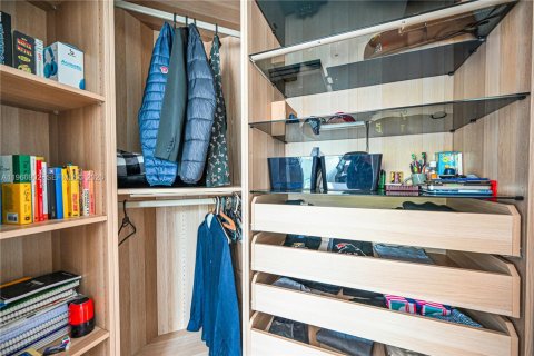 Villa ou maison à louer à Doral, Floride: 6 chambres, 275.46 m2 № 2028774 - photo 23