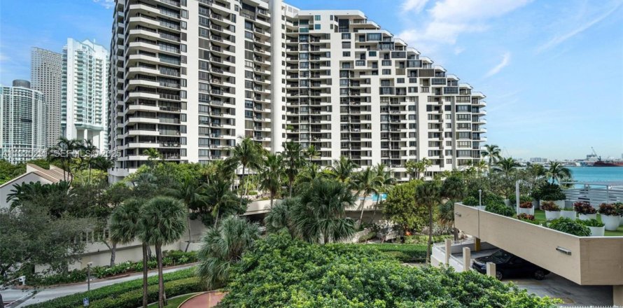 Condominio en Miami, Florida, 2 dormitorios  № 1988977