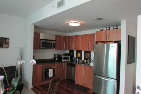 Condo in Miami, Florida, 1 bedroom № 2182591 - photo 6