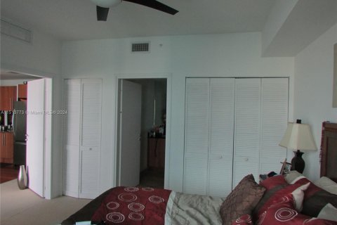 Condo in Miami, Florida, 1 bedroom № 2182591 - photo 12