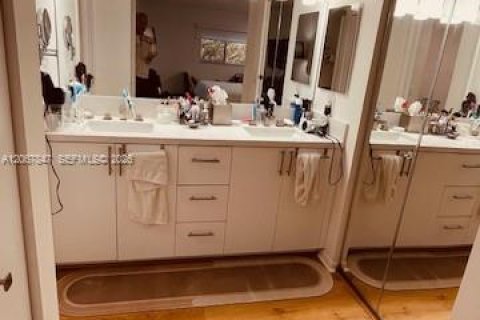 Condo in Pembroke Pines, Florida, 2 bedrooms  № 2290150 - photo 30
