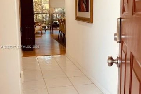 Condo in Pembroke Pines, Florida, 2 bedrooms  № 2290150 - photo 4