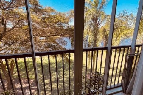Condo in Pembroke Pines, Florida, 2 bedrooms  № 2290150 - photo 22