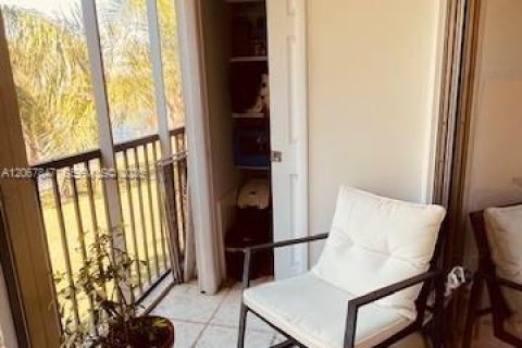 Condo in Pembroke Pines, Florida, 2 bedrooms  № 2290150 - photo 21