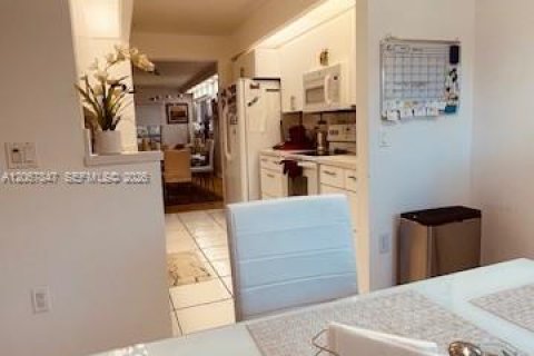 Condo in Pembroke Pines, Florida, 2 bedrooms  № 2290150 - photo 7