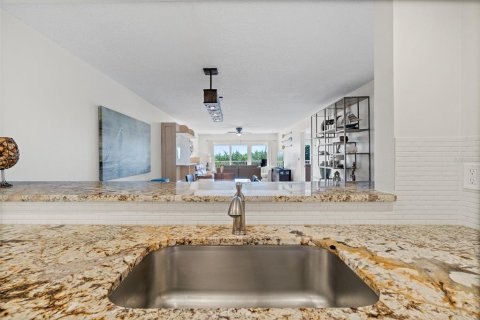 Copropriété à vendre à Cocoa Beach, Floride: 2 chambres, 120.4 m2 № 1899682 - photo 12