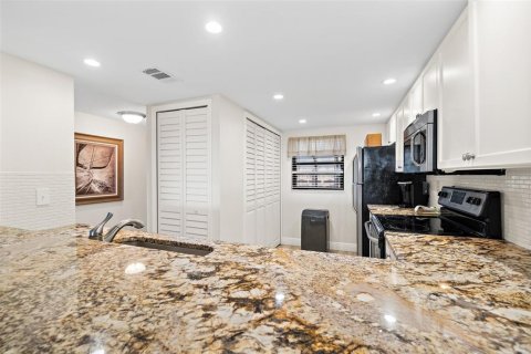 Copropriété à vendre à Cocoa Beach, Floride: 2 chambres, 120.4 m2 № 1899682 - photo 8