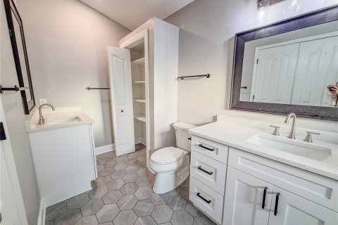 House in Tampa, Florida 4 bedrooms, 158.4 sq.m. № 2167559 - photo 27