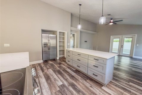 House in Tampa, Florida 4 bedrooms, 158.4 sq.m. № 2167559 - photo 14