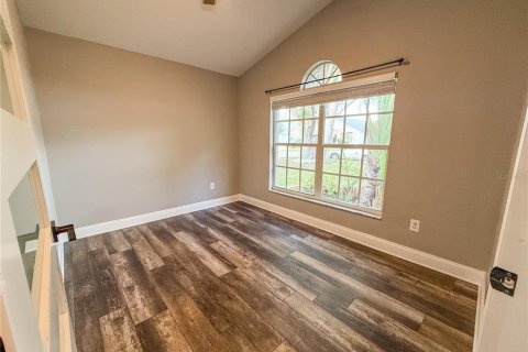 House in Tampa, Florida 4 bedrooms, 158.4 sq.m. № 2167559 - photo 5