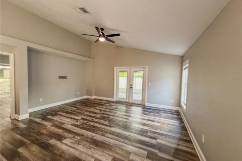 House in Tampa, Florida 4 bedrooms, 158.4 sq.m. № 2167559 - photo 17